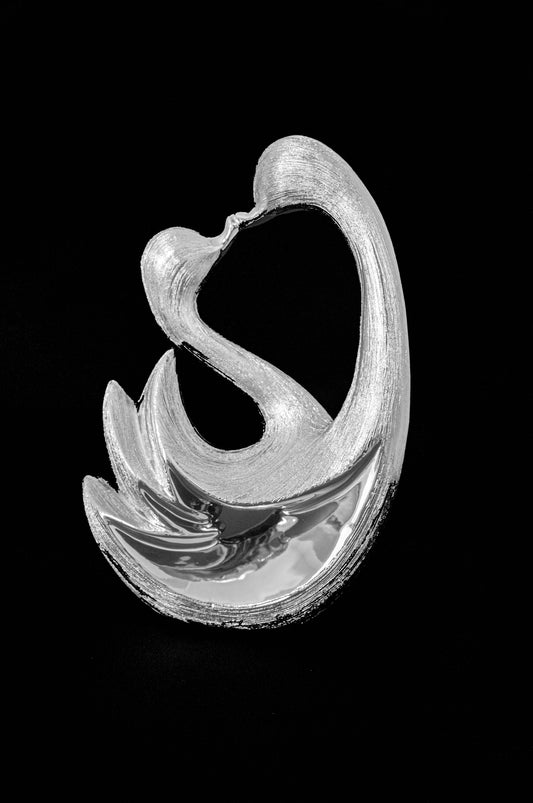 Silver kissing swan piece of art